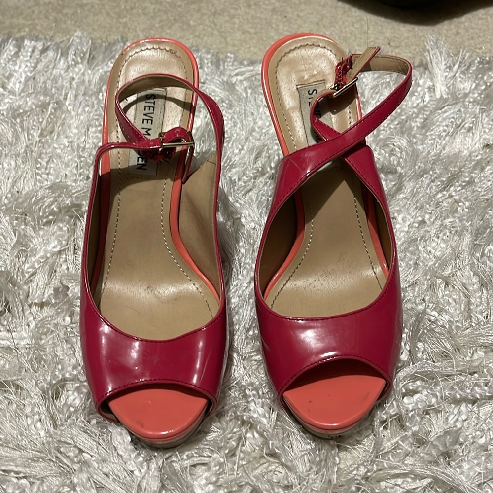 Women’s size 7 color block heel. 3”. Hot pink/salmon color.